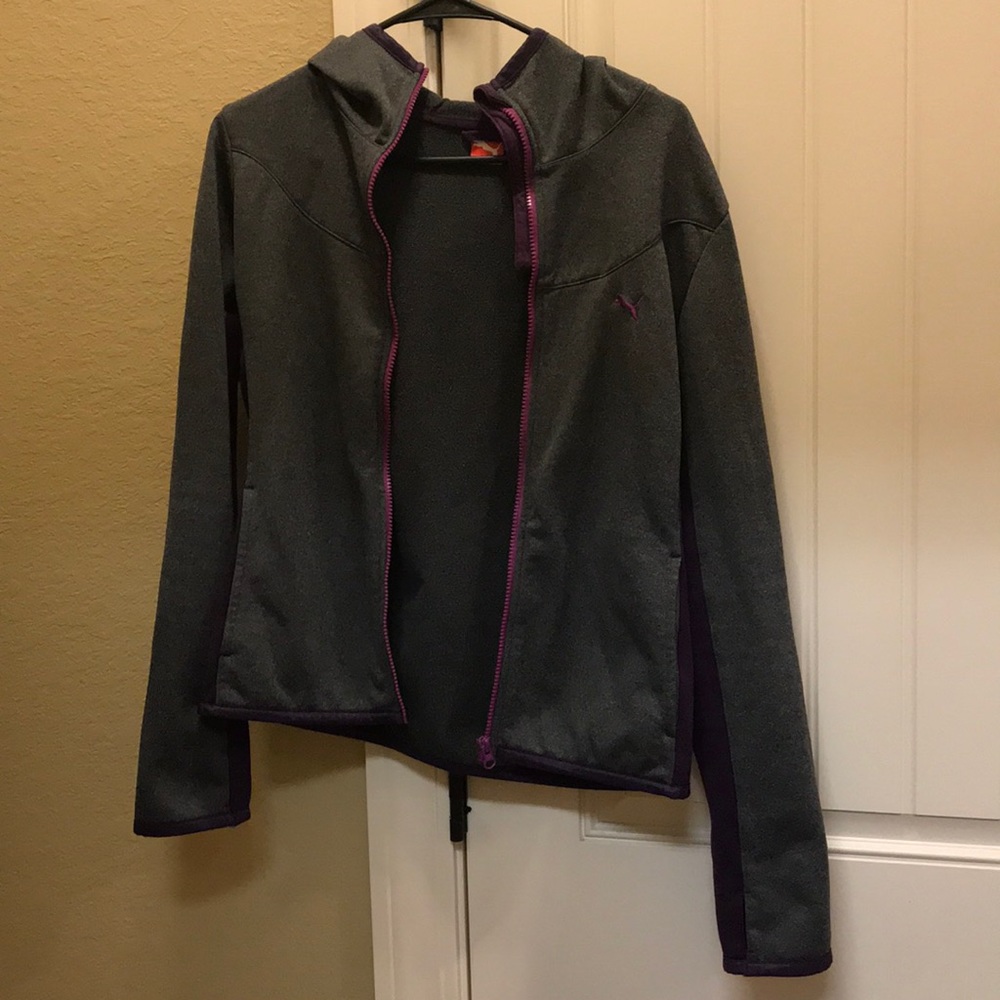 ⭐️FINAL PRICE⭐️ Light weight Puma Zip-up Hoodie